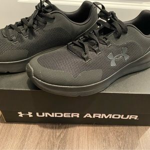 Men’s under armor sneakers *NEW*